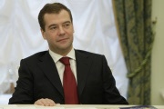 Медведев: нужен контроль за экономикой крупнейших стран