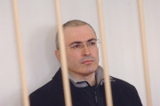 Экс-глава "ЮКОСа" зовет Путина в суд
