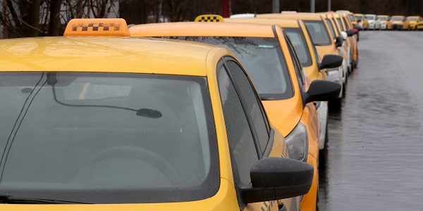 Таксистов-нелегалов становится все больше